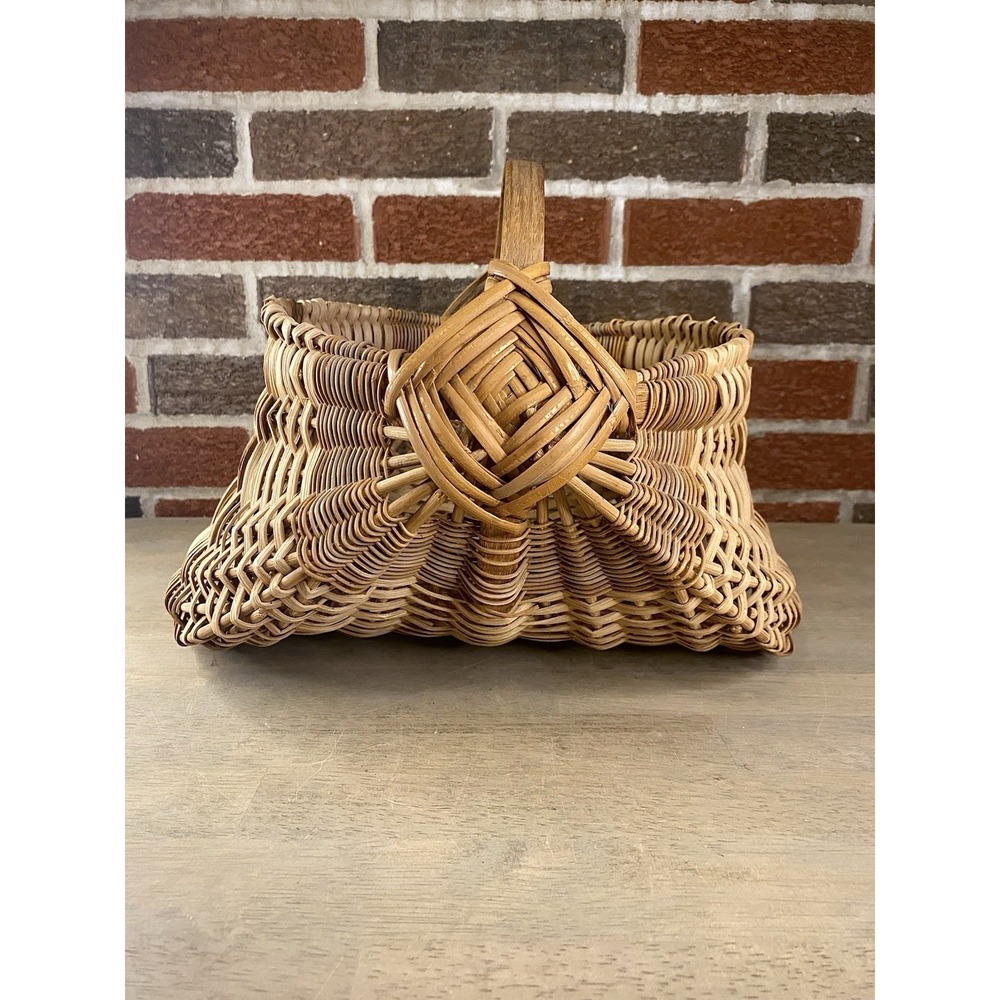 Vintage Primitive Hand Woven Split Oak Buttocks Handle Egg Gathering Basket 1985